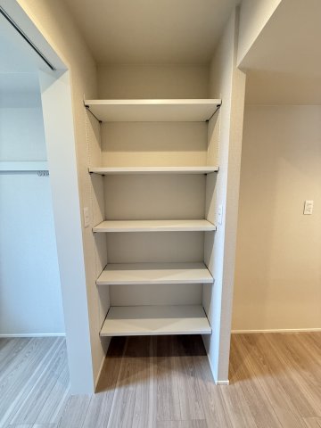 プルネ　メゾン 202収納