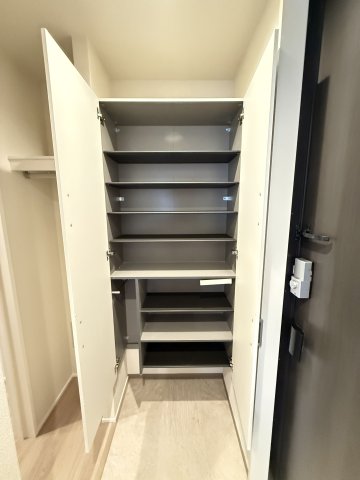 プルネ　メゾン 202収納