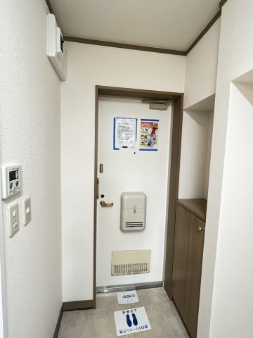 パルティーダ 1階玄関