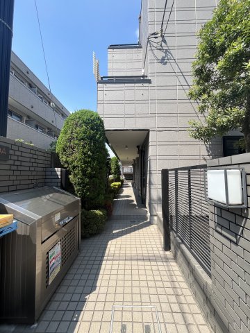 パルティーダ 1階エントランス