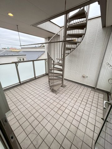 Ｔｒｅｓ　Ｃａｓａｓ 1-3階バルコニー