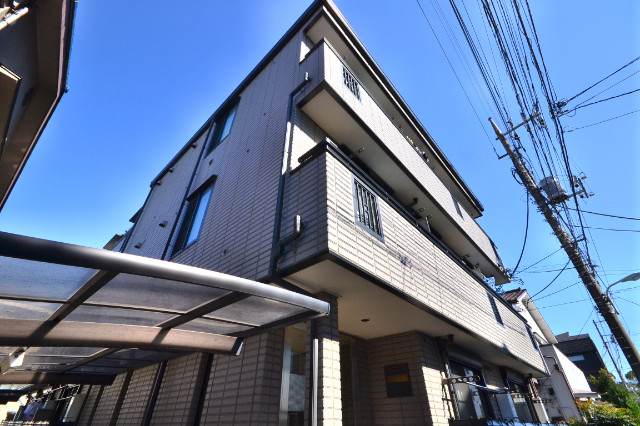 メゾンリブエール 3階外観
