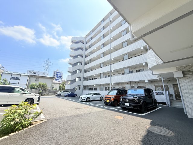 東京都板橋区高島平９丁目 7階駐車場