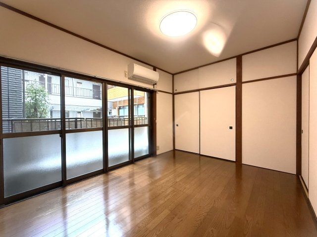 ホワイトパレス 103居間・リビング