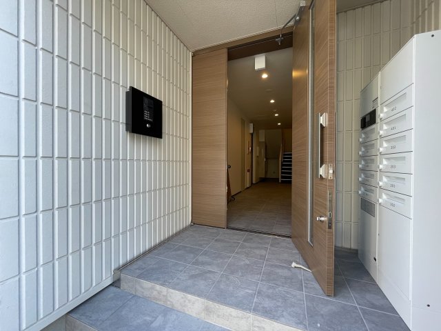 Opus・１ 2階エントランス