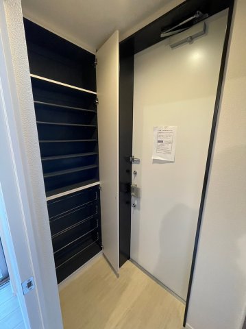 メゾンオーク 102玄関