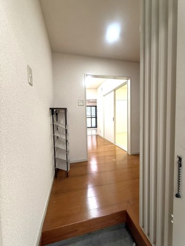 ホワイトパレス 102玄関