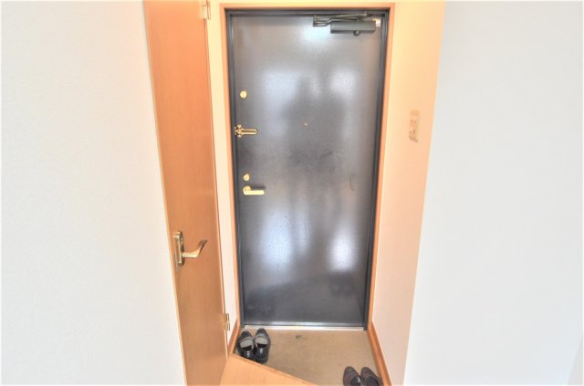 ファインクリスタル 3階玄関