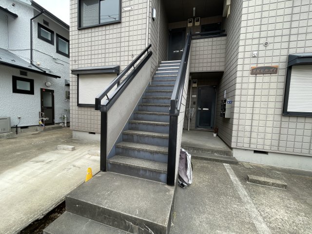 SKヒルズⅠ 2階エントランス
