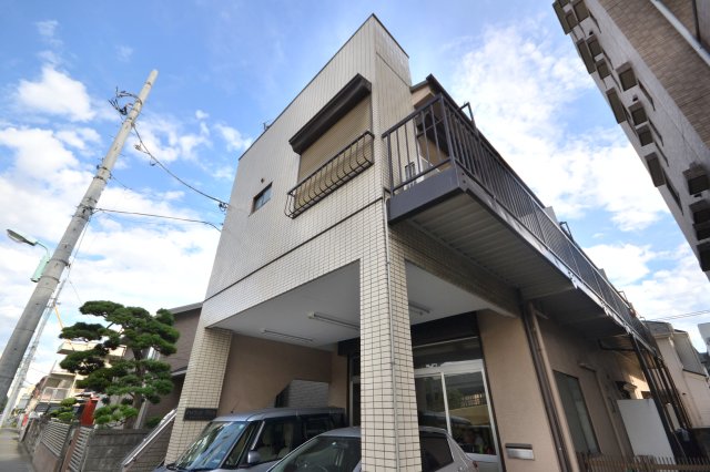 ハイランド・フラット 2階外観