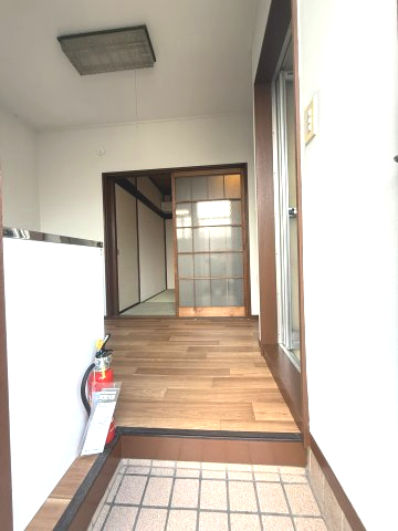 ハイランド・フラット 2階玄関