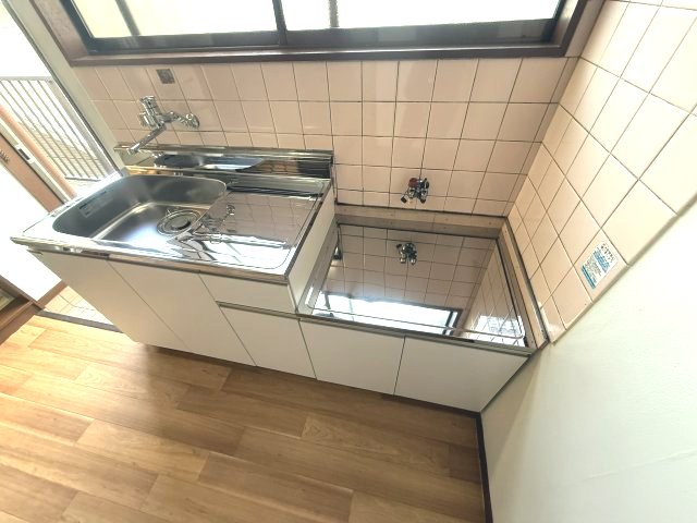 ハイランド・フラット 2階キッチン