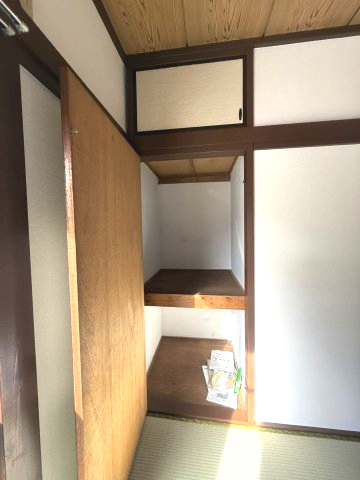 ハイランド・フラット 2階収納