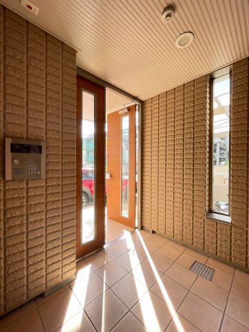 ヤマウロコＷＥＳＴ 2階エントランス