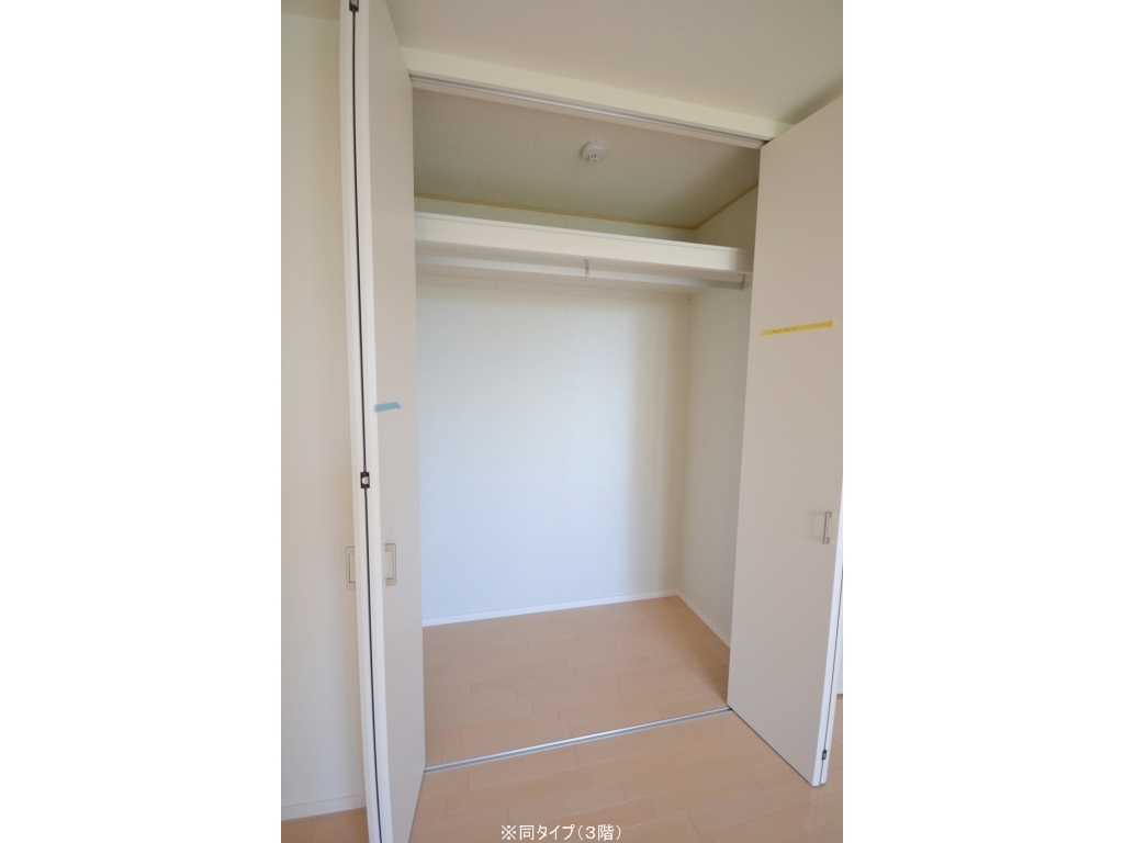 ソルクレスト 1階収納