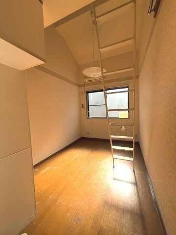 ビーコート高島平 203居間・リビング