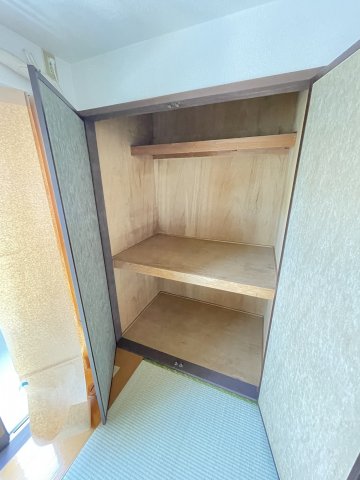 メゾングランパレ 2階収納