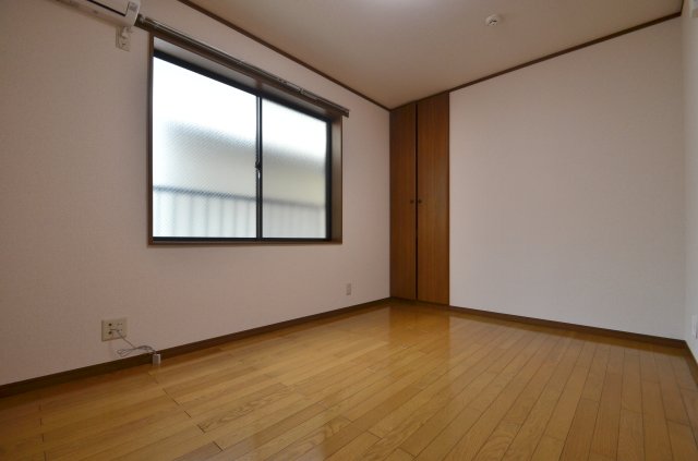小倉ハイム 2階洋室