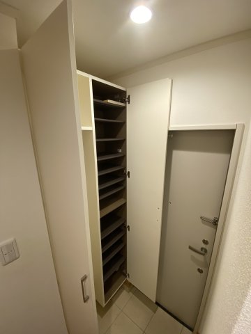 VONO西台 1階玄関