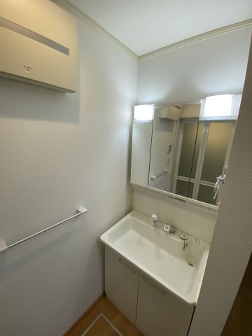 VONO西台 1階独立洗面台