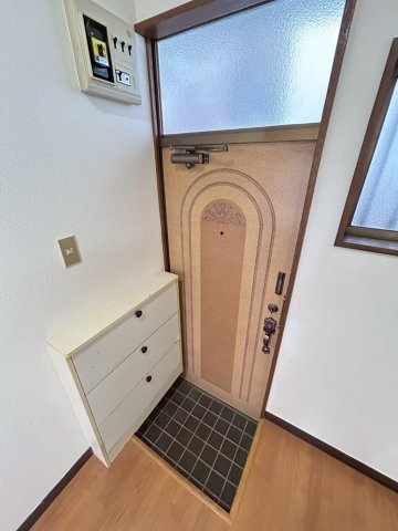 メゾンフラワー 2階玄関