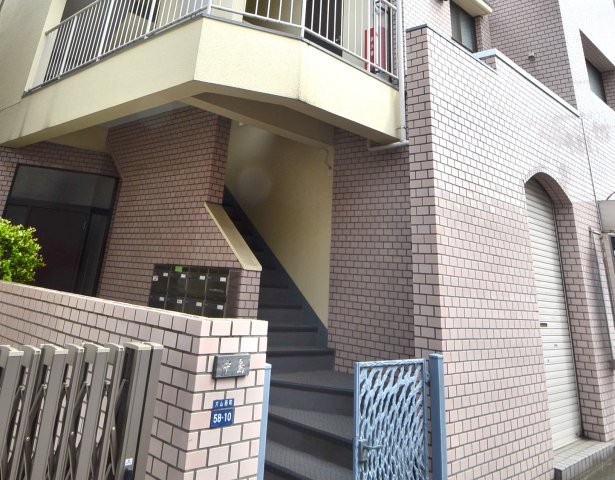 中島ビル 3階エントランス