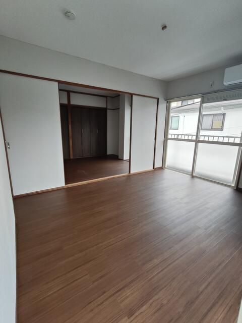ドミール中島 202洋室