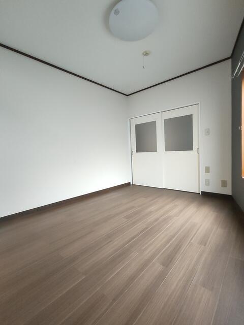 ドミール五番館 102