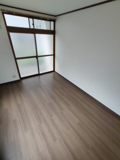 ドミール五番館 102