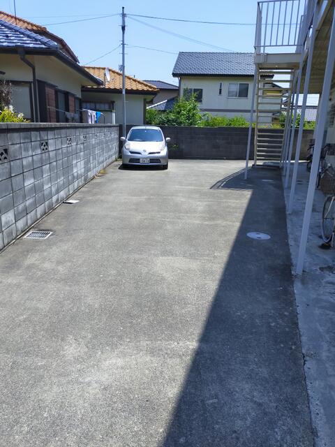 伊藤ハイツ 202駐車場