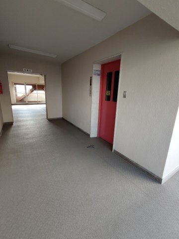 大島三丁目団地１号棟 415ロビー