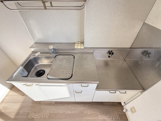 グリーンパークはやのA 201キッチン