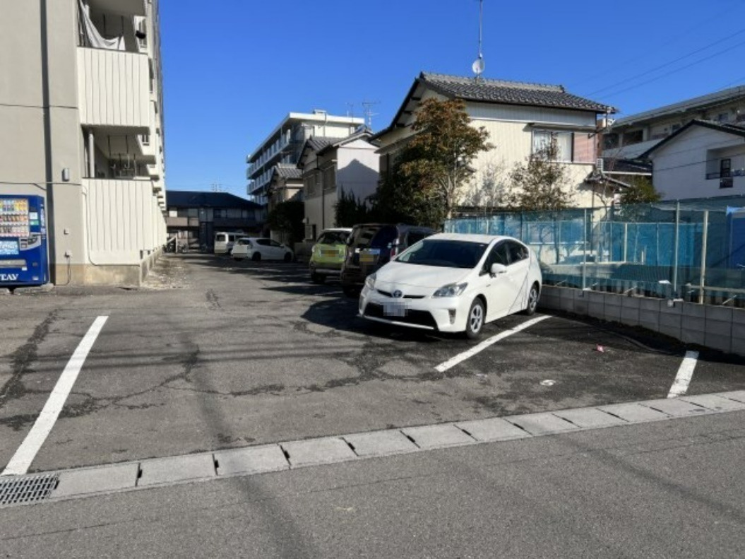 リアライズ穂積Ⅰ 1G駐車場