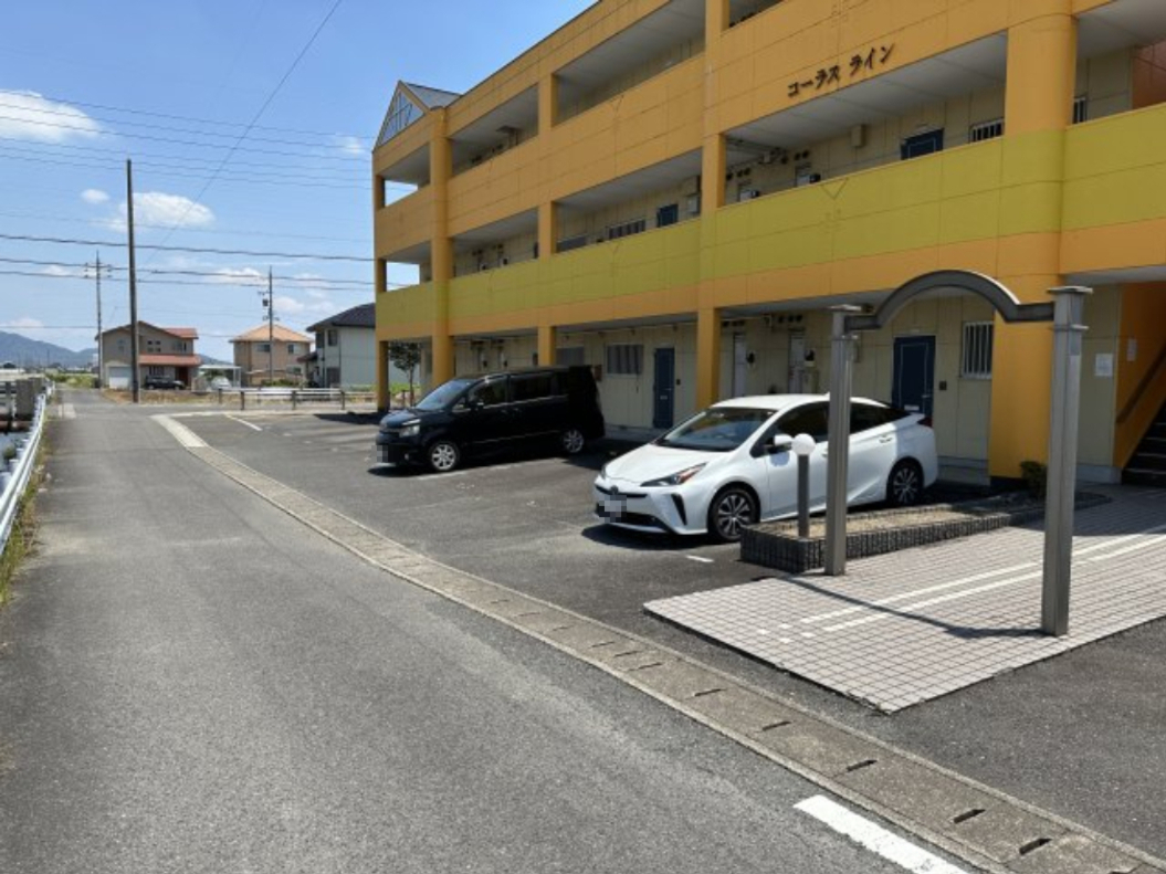 コーラスライン 101駐車場