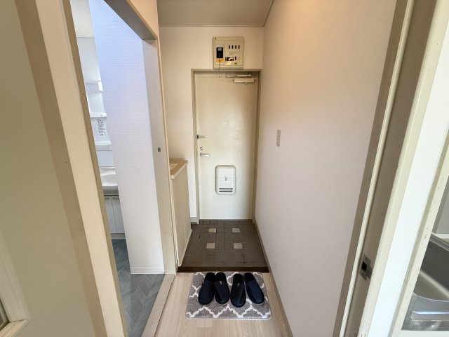 コーラスライン 201玄関