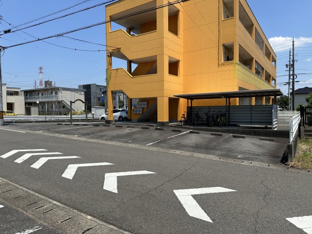 コーラスライン 201駐車場