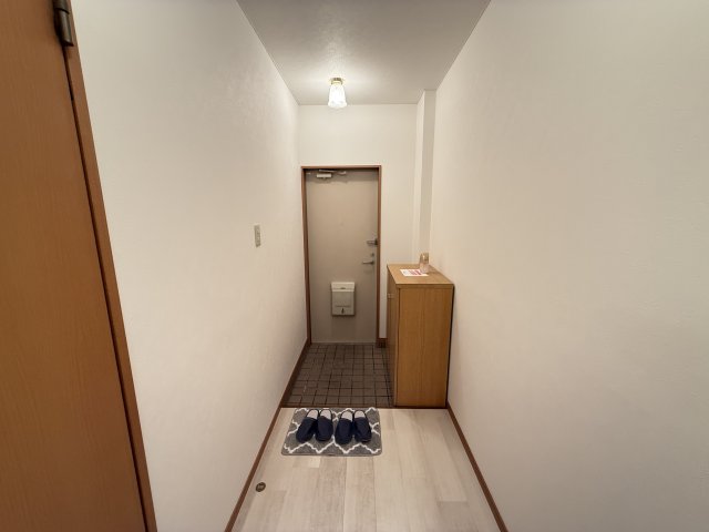 ミクラーシュＧ 102玄関