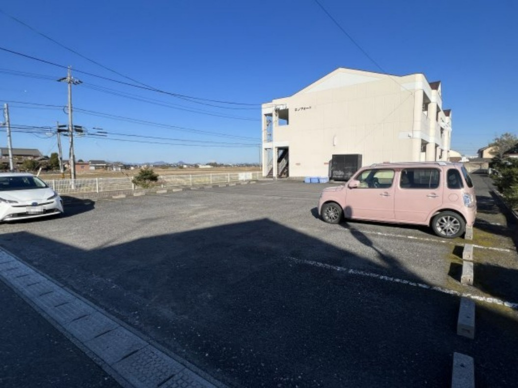 コンフォールＬ 202駐車場