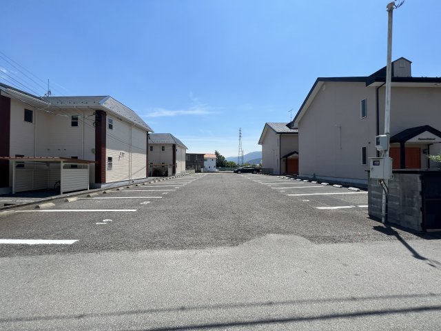 フレグランスモリカワD 202駐車場