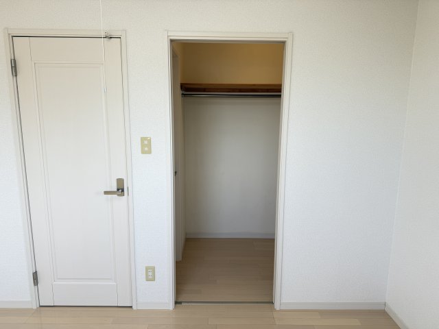 岡田826 102収納