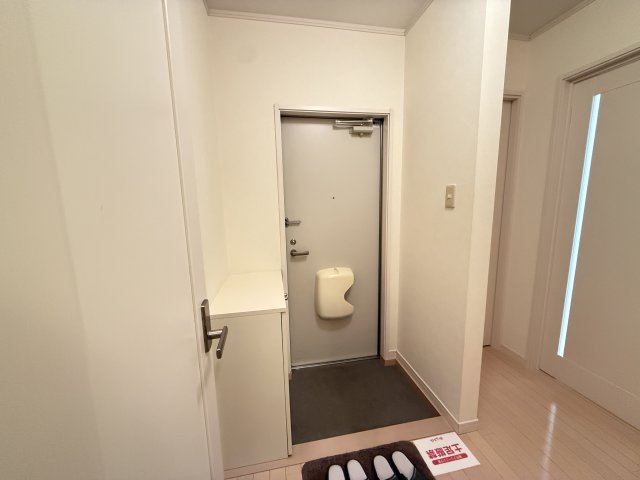 岡田826 102玄関