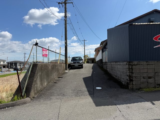 岡田826 102駐車場
