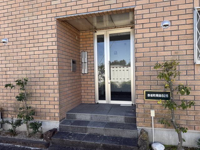 岡田826 102外観