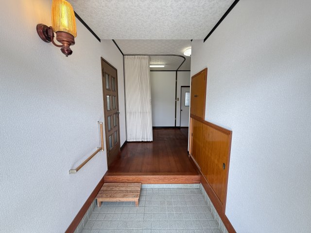 大垣市世安町貸家 1玄関