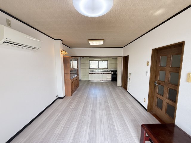 大垣市世安町貸家 1居間・リビング