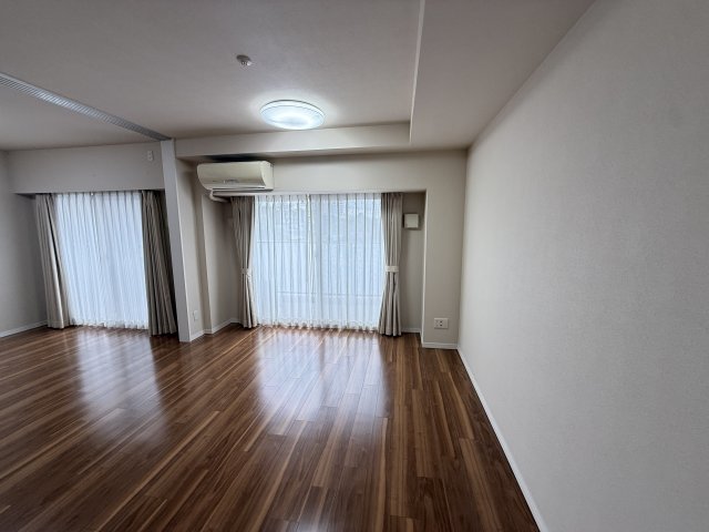 ローレルコート大垣高砂町 402居間・リビング