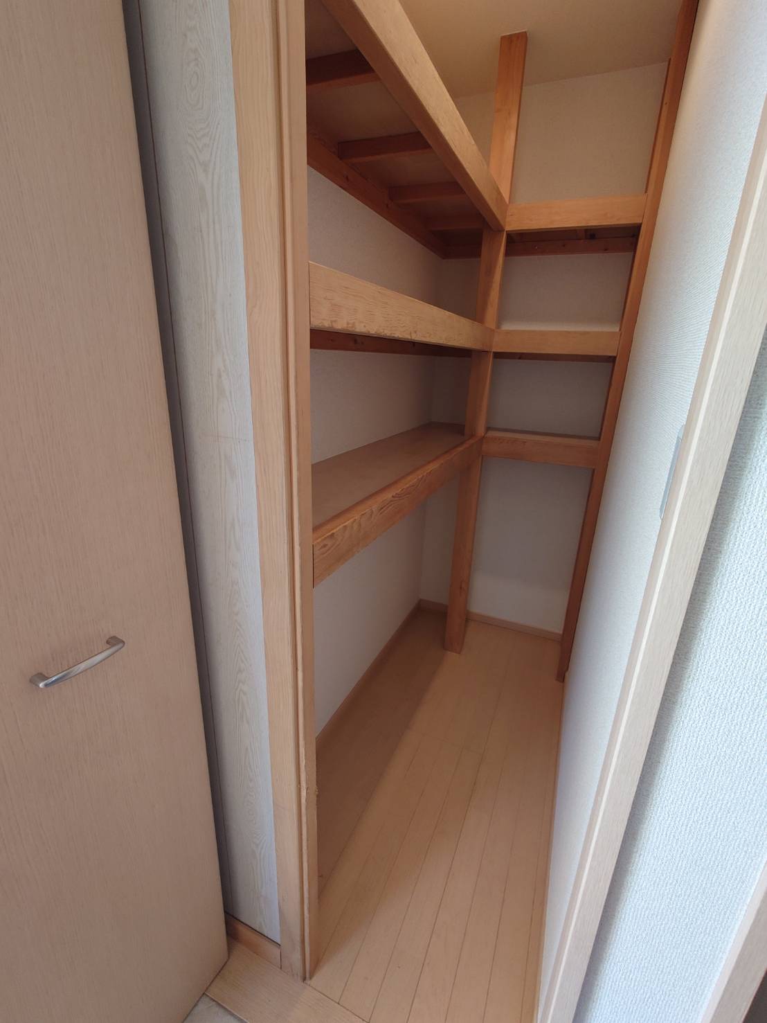 潮見台戸建 1号室収納