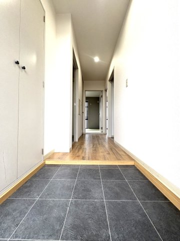 ディアコートE 2階玄関