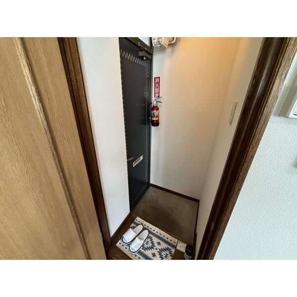 リバティ新川 201玄関