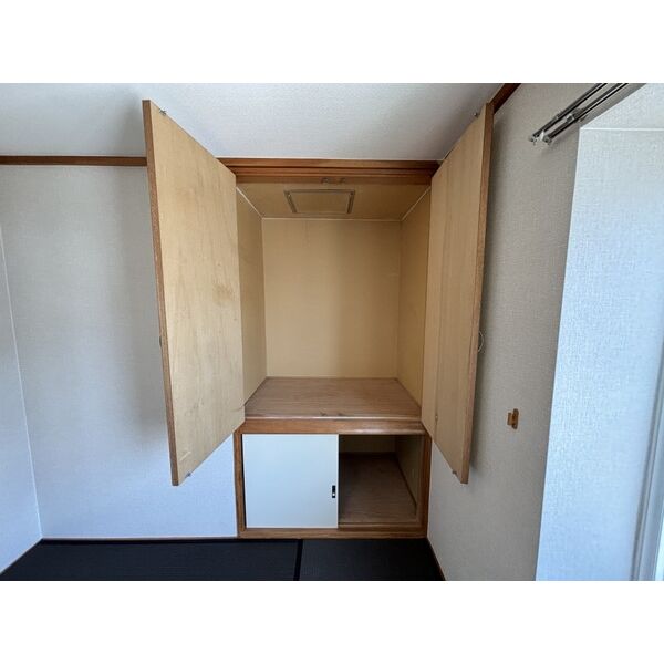 リバティ新川 201収納